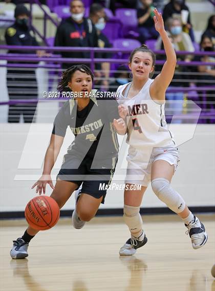 Thumbnail 2 in Gilmer vs. Pinkston (UIL 4A Regional Finals) photogallery.