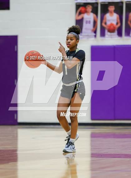 Thumbnail 1 in Gilmer vs. Pinkston (UIL 4A Regional Finals) photogallery.