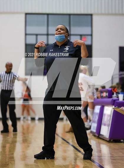 Thumbnail 3 in Gilmer vs. Pinkston (UIL 4A Regional Finals) photogallery.
