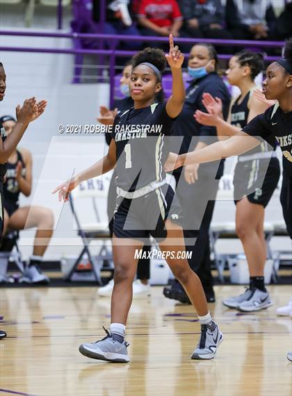 Thumbnail 1 in Gilmer vs. Pinkston (UIL 4A Regional Finals) photogallery.