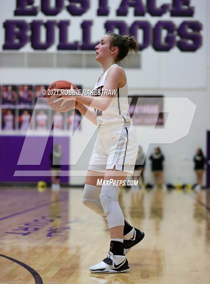 Thumbnail 1 in Gilmer vs. Pinkston (UIL 4A Regional Finals) photogallery.