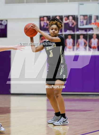 Thumbnail 2 in Gilmer vs. Pinkston (UIL 4A Regional Finals) photogallery.