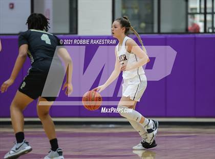 Thumbnail 1 in Gilmer vs. Pinkston (UIL 4A Regional Finals) photogallery.