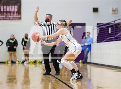 Thumbnail 3 in Gilmer vs. Pinkston (UIL 4A Regional Finals) photogallery.