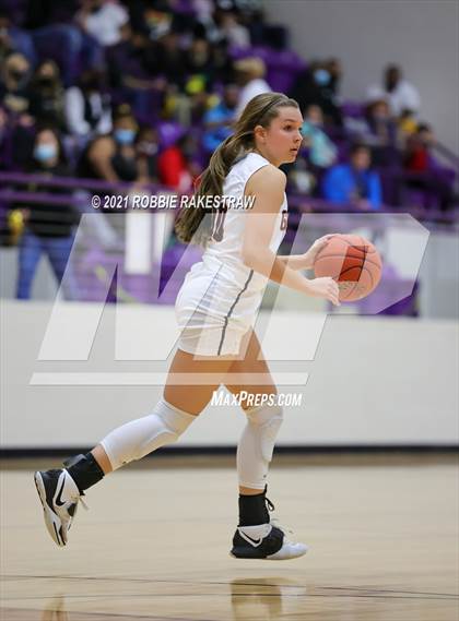 Thumbnail 3 in Gilmer vs. Pinkston (UIL 4A Regional Finals) photogallery.