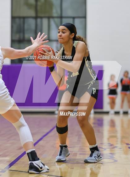 Thumbnail 3 in Gilmer vs. Pinkston (UIL 4A Regional Finals) photogallery.