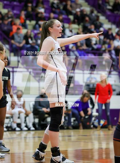 Thumbnail 2 in Gilmer vs. Pinkston (UIL 4A Regional Finals) photogallery.