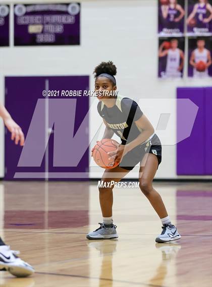 Thumbnail 1 in Gilmer vs. Pinkston (UIL 4A Regional Finals) photogallery.