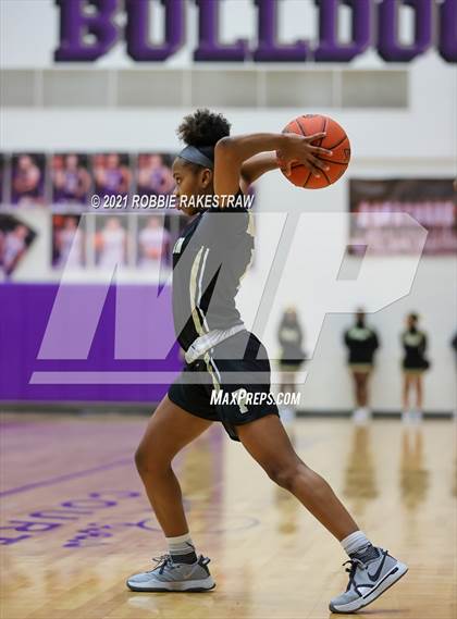 Thumbnail 1 in Gilmer vs. Pinkston (UIL 4A Regional Finals) photogallery.
