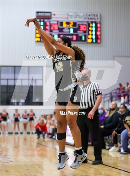 Thumbnail 1 in Gilmer vs. Pinkston (UIL 4A Regional Finals) photogallery.