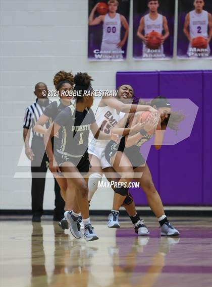 Thumbnail 1 in Gilmer vs. Pinkston (UIL 4A Regional Finals) photogallery.