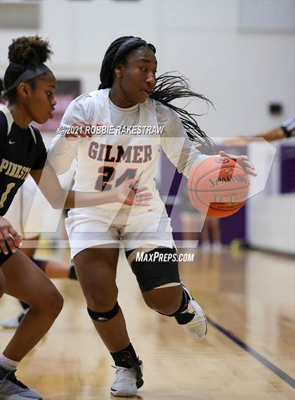 Thumbnail 2 in Gilmer vs. Pinkston (UIL 4A Regional Finals) photogallery.