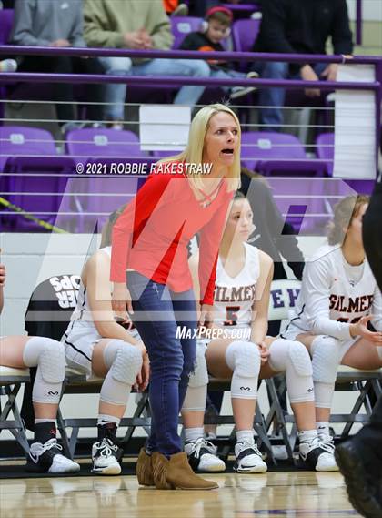 Thumbnail 2 in Gilmer vs. Pinkston (UIL 4A Regional Finals) photogallery.