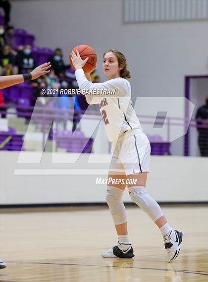 Thumbnail 2 in Gilmer vs. Pinkston (UIL 4A Regional Finals) photogallery.