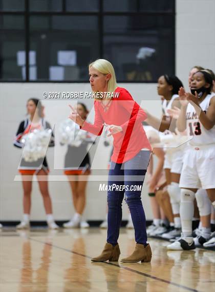 Thumbnail 1 in Gilmer vs. Pinkston (UIL 4A Regional Finals) photogallery.