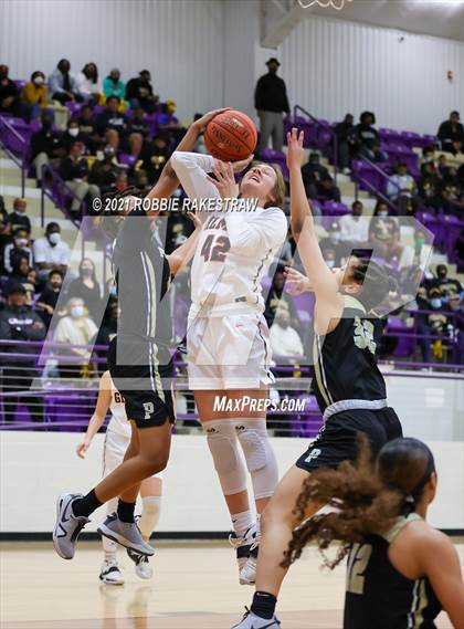 Thumbnail 1 in Gilmer vs. Pinkston (UIL 4A Regional Finals) photogallery.