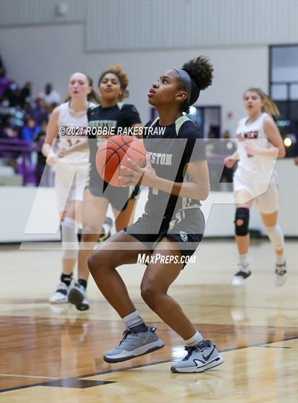 Thumbnail 2 in Gilmer vs. Pinkston (UIL 4A Regional Finals) photogallery.