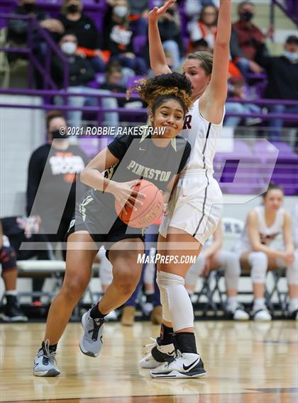 Thumbnail 3 in Gilmer vs. Pinkston (UIL 4A Regional Finals) photogallery.