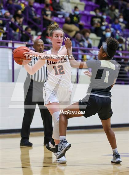 Thumbnail 1 in Gilmer vs. Pinkston (UIL 4A Regional Finals) photogallery.