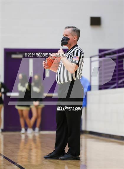 Thumbnail 1 in Gilmer vs. Pinkston (UIL 4A Regional Finals) photogallery.