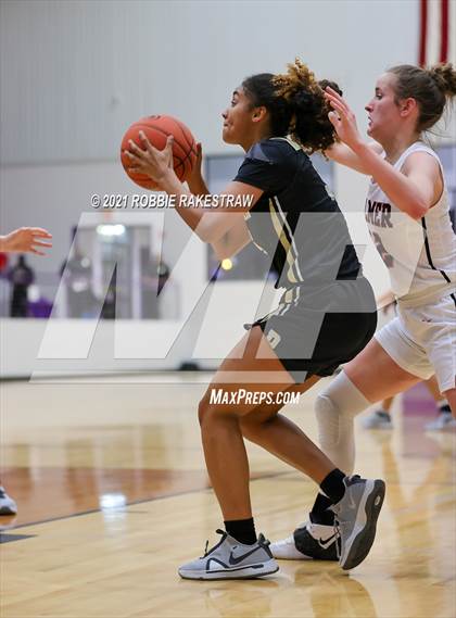 Thumbnail 1 in Gilmer vs. Pinkston (UIL 4A Regional Finals) photogallery.