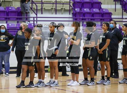 Thumbnail 2 in Gilmer vs. Pinkston (UIL 4A Regional Finals) photogallery.