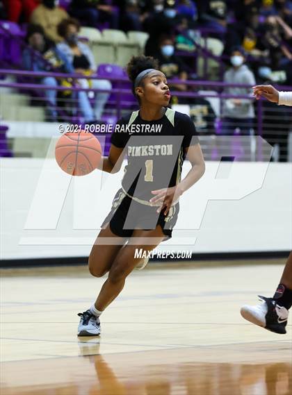 Thumbnail 2 in Gilmer vs. Pinkston (UIL 4A Regional Finals) photogallery.