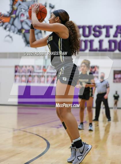 Thumbnail 3 in Gilmer vs. Pinkston (UIL 4A Regional Finals) photogallery.