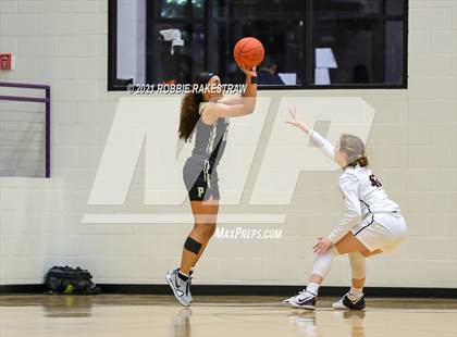 Thumbnail 2 in Gilmer vs. Pinkston (UIL 4A Regional Finals) photogallery.