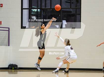 Thumbnail 3 in Gilmer vs. Pinkston (UIL 4A Regional Finals) photogallery.