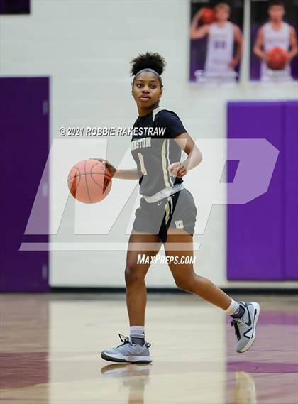 Thumbnail 1 in Gilmer vs. Pinkston (UIL 4A Regional Finals) photogallery.