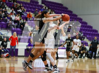 Thumbnail 2 in Gilmer vs. Pinkston (UIL 4A Regional Finals) photogallery.