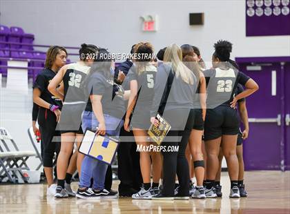 Thumbnail 2 in Gilmer vs. Pinkston (UIL 4A Regional Finals) photogallery.