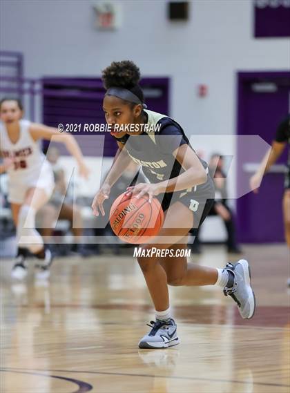 Thumbnail 1 in Gilmer vs. Pinkston (UIL 4A Regional Finals) photogallery.