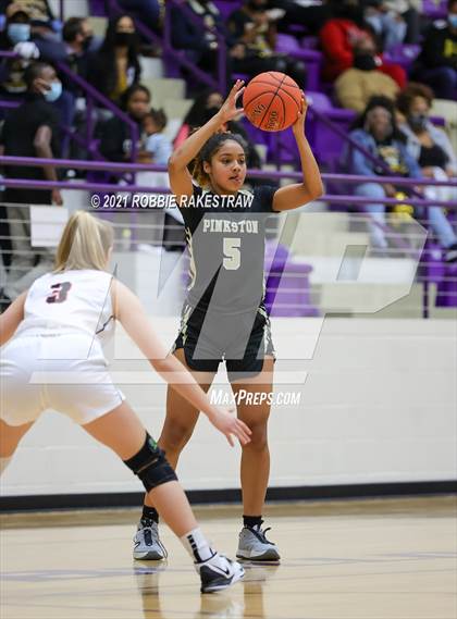 Thumbnail 3 in Gilmer vs. Pinkston (UIL 4A Regional Finals) photogallery.