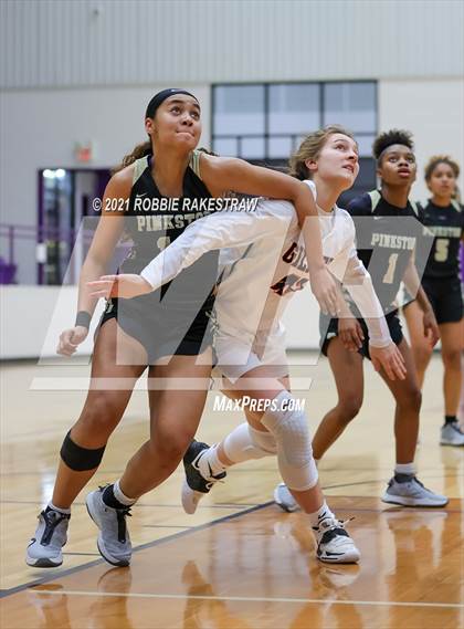 Thumbnail 3 in Gilmer vs. Pinkston (UIL 4A Regional Finals) photogallery.