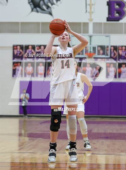 Thumbnail 1 in Gilmer vs. Pinkston (UIL 4A Regional Finals) photogallery.