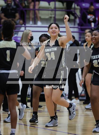 Thumbnail 2 in Gilmer vs. Pinkston (UIL 4A Regional Finals) photogallery.
