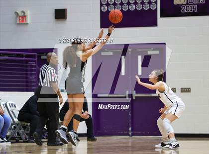 Thumbnail 3 in Gilmer vs. Pinkston (UIL 4A Regional Finals) photogallery.