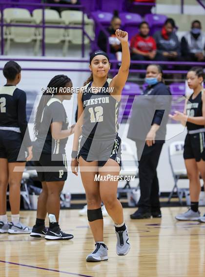 Thumbnail 1 in Gilmer vs. Pinkston (UIL 4A Regional Finals) photogallery.