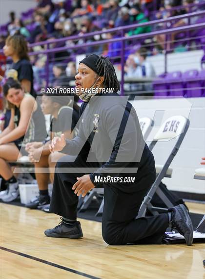 Thumbnail 1 in Gilmer vs. Pinkston (UIL 4A Regional Finals) photogallery.