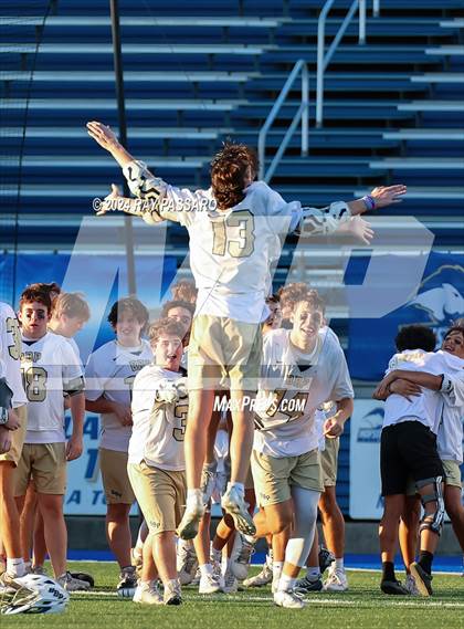 Thumbnail 1 in Jamesville-DeWitt vs. Bayport-Blue Point (NYSPHSAA Class C Final) photogallery.