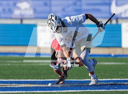 Thumbnail 2 in Jamesville-DeWitt vs. Bayport-Blue Point (NYSPHSAA Class C Final) photogallery.