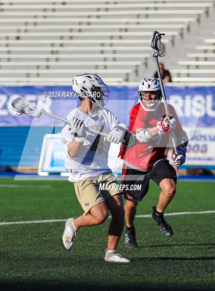 Thumbnail 2 in Jamesville-DeWitt vs. Bayport-Blue Point (NYSPHSAA Class C Final) photogallery.