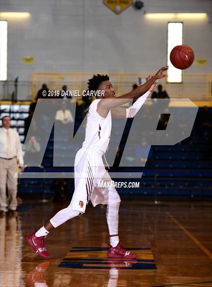 Thumbnail 2 in Mount Vernon vs. Clarkstown South (Section 1 Class AA Final) photogallery.