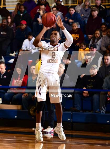 Thumbnail 3 in Mount Vernon vs. Clarkstown South (Section 1 Class AA Final) photogallery.