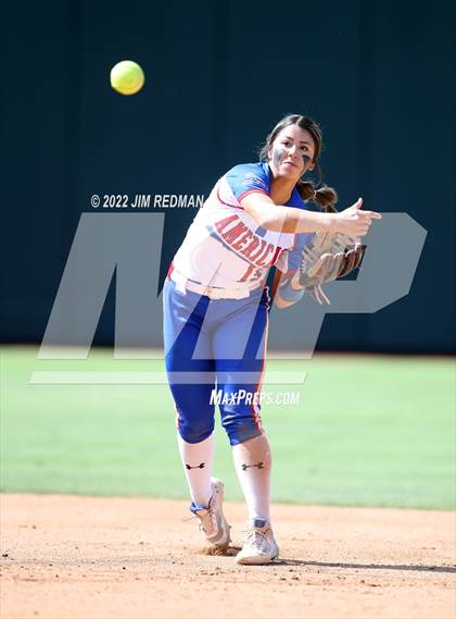 Thumbnail 1 in O'Connor vs. Americas (UIL 6A Softball Semifinal) photogallery.