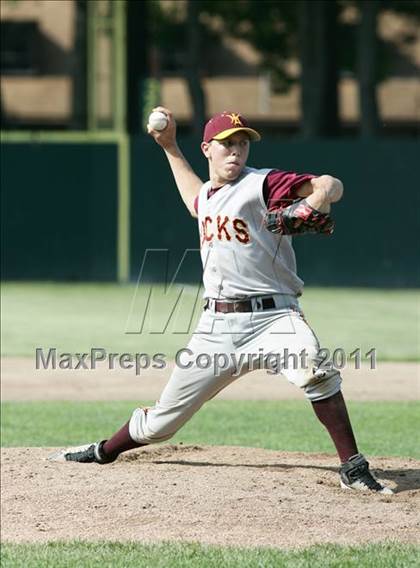 Thumbnail 1 in East Hampton vs. Windsor Locks (CIAC Class S Semifinal) photogallery.