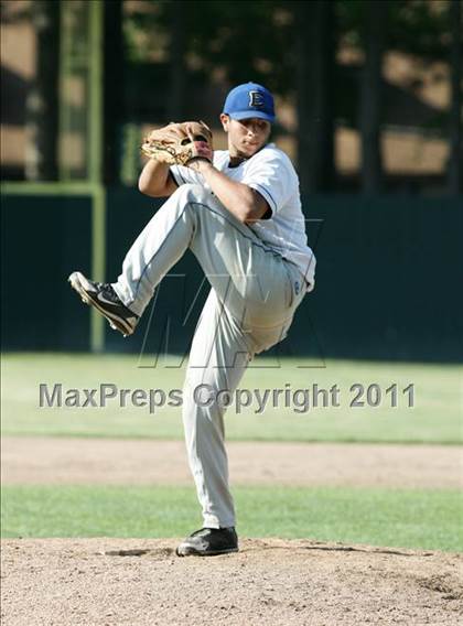 Thumbnail 1 in East Hampton vs. Windsor Locks (CIAC Class S Semifinal) photogallery.