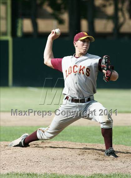 Thumbnail 2 in East Hampton vs. Windsor Locks (CIAC Class S Semifinal) photogallery.